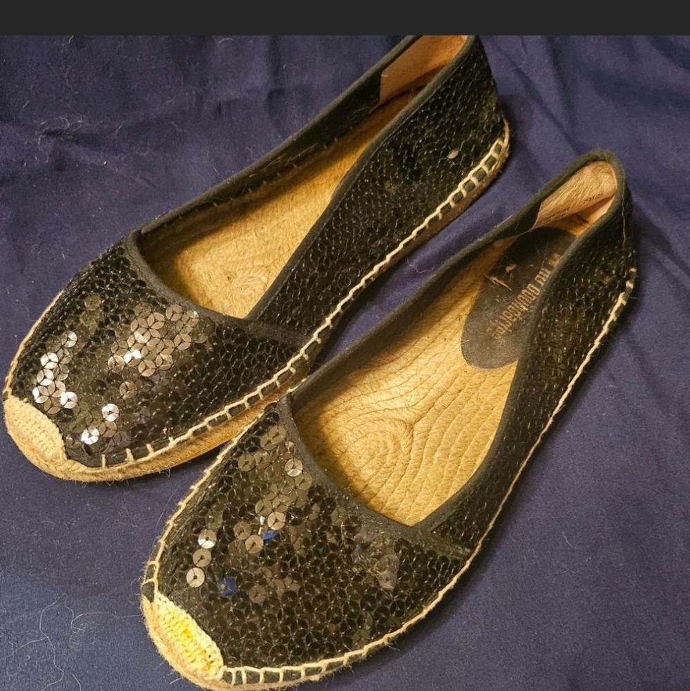 NO BOUNDARIES Sequin Slip on shoes. Size 10